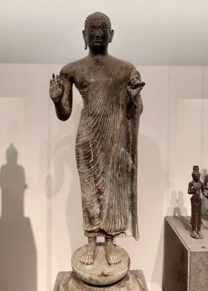 동양(인드라푸라) 불상, 9세기. 베트남 역사 박물관