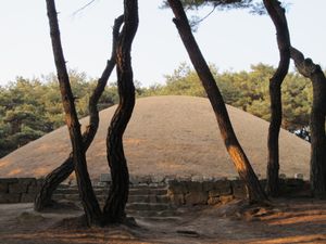 Tomb of Queen Seondeok}} 경주