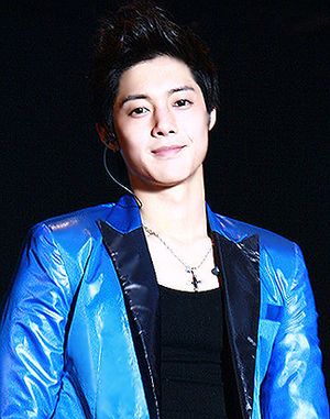 2009년 홍콩에서 SS501과 함께 공연하는 김현중