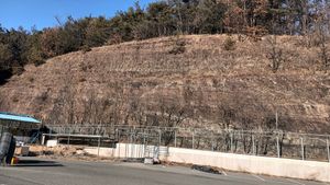 국도 제5호선 창원방향, 의성군 단촌면 경북대로 6235의 의성휴게식당/재랫재휴게소와 절개사면에 드러난 후평동층