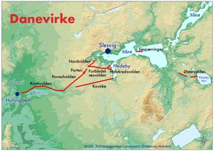 동부의 트레네 강(Treene River)에서 서부의 슐라이 만(Schlei Bay)까지 뻗어 있는 다네비르케(Danevirke)