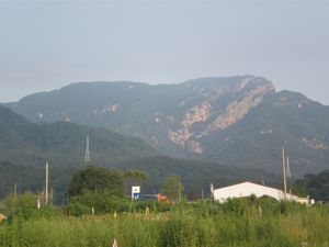 학하동에서 바라본 도덕봉