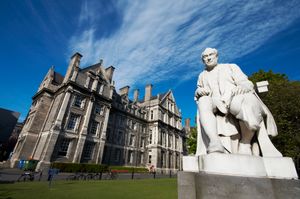 대학 철학회, 칼리지 역사학회, 칼리지 신학회는 대학원 기념관에서 토론과 논의를 진행한다.