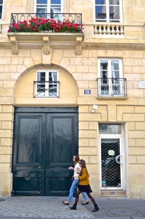 옛날 셰익스피어 앤드 컴퍼니 서점이 있었던 건물(오데옹 거리 12번지). 2014년 촬영