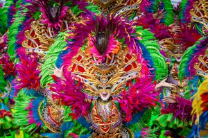 2024년 바콜로드(필리핀) 마스카라 축제 거리 퍼레이드 참가자들