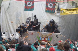 이탈리아 이브레아의 카니발에서 열리는 오렌지 전투