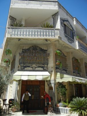 분리된 호텔, 뱅크시 소유 및 장식