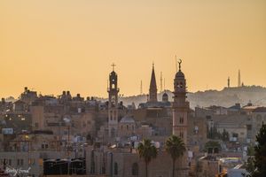 오마르 모스크, 복음 루터교 크리스마스 교회, 그리고 예수 성심의 살레시오 교회