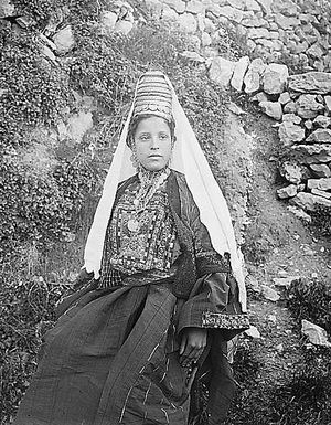 전통 베들레헴 의상을 입은 여성