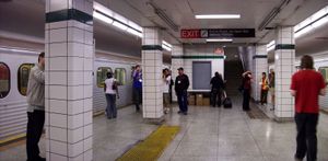 토론토 베이 역의 로어 베이. 제한된 기간 동안 공개됨