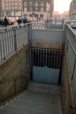 1989년 폐쇄된 슈타트미테역(U-Bahnhof Stadtmitte) 입구