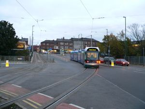 대기 오염을 유발하지 않는 대중교통의 지원, 이용 및 인프라 확장은 오염에 대한 중요한 대안이 될 수 있다.