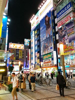 많은 빛이 하늘로 새어나가는 것은 에너지 낭비이다.