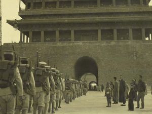 1920년대 정양문으로 진입하는 북양군(Beiyang Army) 군대
