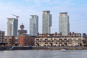 m}}의 마야카(Majakka)는 레디 쇼핑센터 위에 건설되었으며, 현재 핀란드에서 가장 높은 건물이다.