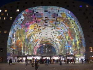 마르크탈(Markthal) 야경(Binnenrotte에서 바라본)
