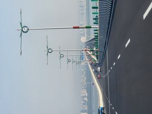 뭄바이 해상 연결 도로는 인도에서 가장 긴 해상 교량이다.