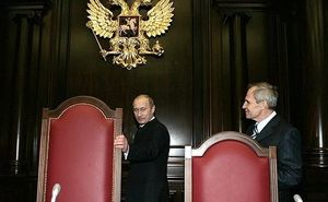 상트페테르부르크 헌법재판소 법정에 있는 블라디미르 푸틴 러시아 대통령과 발레리 조르킨 헌법재판소장
