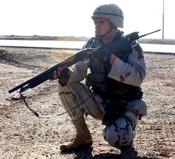 2004년 이라크 라마디에서 M500을 장비한 미국 육군 병사