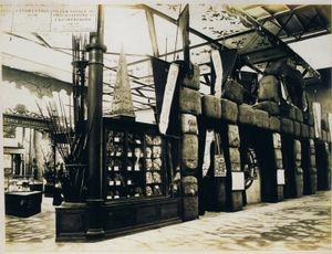 1867년 파리 만국박람회에서 빅토리아 주 전시관. 양모 꾸러미가 보인다.