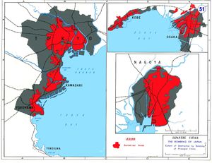 세 개의 서로 다른 도시 지역을 보여주는 색상 지도. 도시 지역은 회색으로 표시되며, 폭격으로 파괴된 도시 부분을 보여주기 위해 빨간색 영역이 회색 영역 위에 겹쳐져 있습니다.