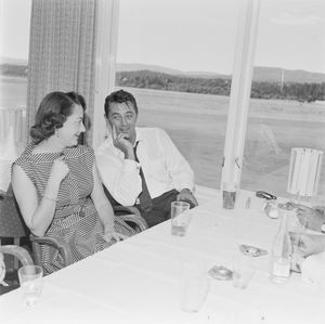 1955년 아내 도로시(Dorothy)와 함께한 미첨