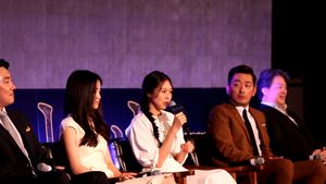 《아가씨》 제작보고회. 왼쪽부터 조진웅, 김태리, 김민희, 하정우, 박찬욱.