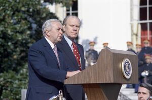 1975년 1월 백악관 로즈 가든에서 윌슨과 포드