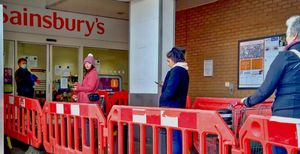 공공장소에서의 사회적 거리두기