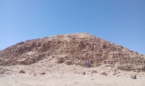 타하르카의 누리 피라미드. 측면 길이 51.75m, 높이 50m에 달하는 수단에서 건설된 가장 큰 피라미드.