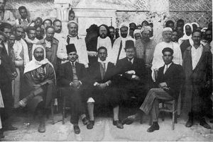 1934년 4월 25일 베자에서 신 데스투르의 첫 번째 단위 설립에 참석한 하비브 부르기바와 타하르 스파르