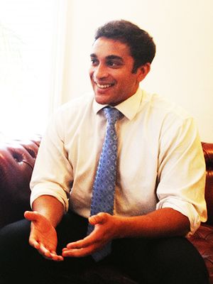 행복 경제학에 대해 논하는 제이미 일리언