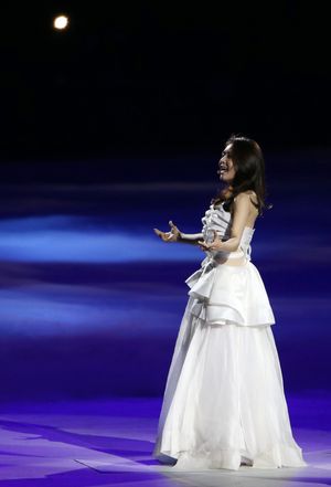 2014년 아시안 게임 개막식에서 공연하는 옥주현