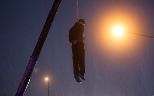 2013년 테헤란에서 살인죄로 유죄 판결을 받은 알리 모하마드자데의 공개 교수형