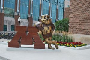 코프먼 기념관 앞에 있는 골디 고퍼 동상