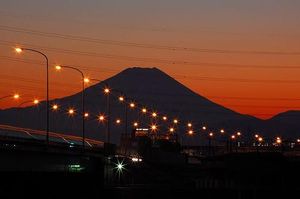 후추시의 다마강에서 바라본 후지산