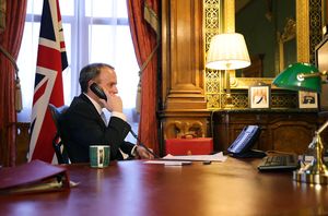 2021년 1월 취임한 미국 국무장관 앤토니 블링컨과 통화하는 라브