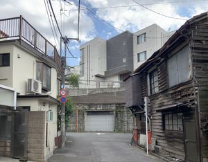 신주쿠구·시부야구·나카노구 세 구의 경계선이 만나는 지점(삼구 구경계)