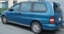 기아 카니발(전기형) 후측면