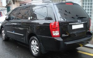 기아 그랜드 카니발 R 후측면