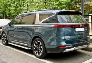 기아 카니발 KA4 후측면