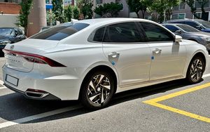 현대 더 뉴 그랜저 하이브리드 후측면