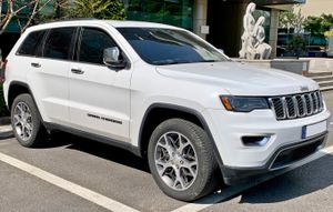 지프 그랜드 체로키(후기형) 정측면