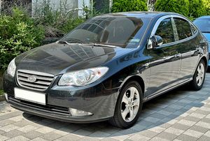 현대 아반떼 (전기형) 정측면