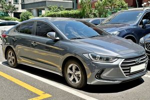 현대 아반떼 AD 정측면