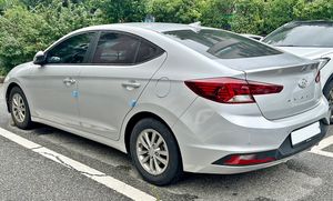 현대 더 뉴 아반떼 후측면