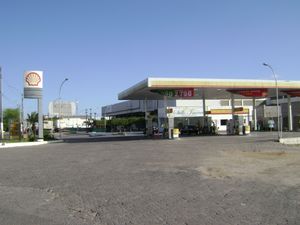 브라질 페이라데산타나의 로열 더치 쉘(Royal Dutch Shell) 주유소