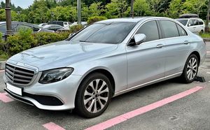 W213 전기형(2016-2020) 정측면