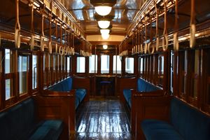 도부 철도의 첫 전철인 DeHa 1형 5호차 내부