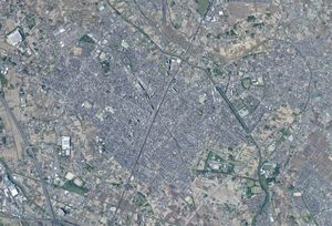 구키시 중심부 주변 항공 사진. 2021년 5월 6일 촬영한 15장을 합성하여 작성. 국토교통성 국토지리원 [https://mapps.gsi.go.jp/ 지도·항공사진 열람 서비스]의 항공 사진을 바탕으로 작성